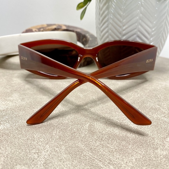 DIFF 55mm Kai Oval Sunglasses Nutshell Frame Brown Lens | New in Pouch - Picture 4 of 7